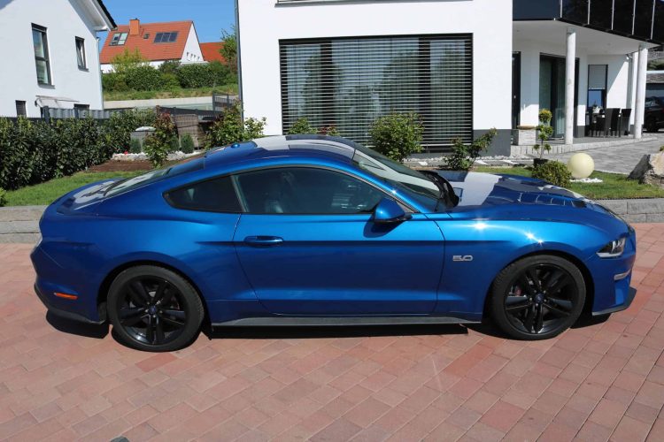Rent a Ford Mustang GT in Giessen