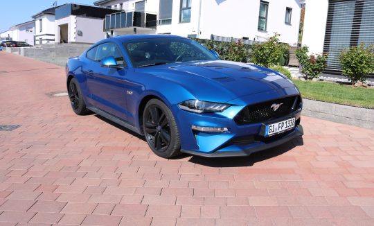 Rent a Ford Mustang GT in Giessen