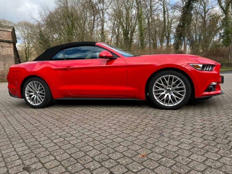 Rent a Ford Mustang Convertible in Cologne