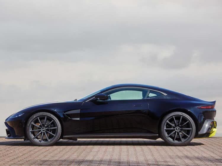 Rent an Aston Martin New Vantage in Frankfurt