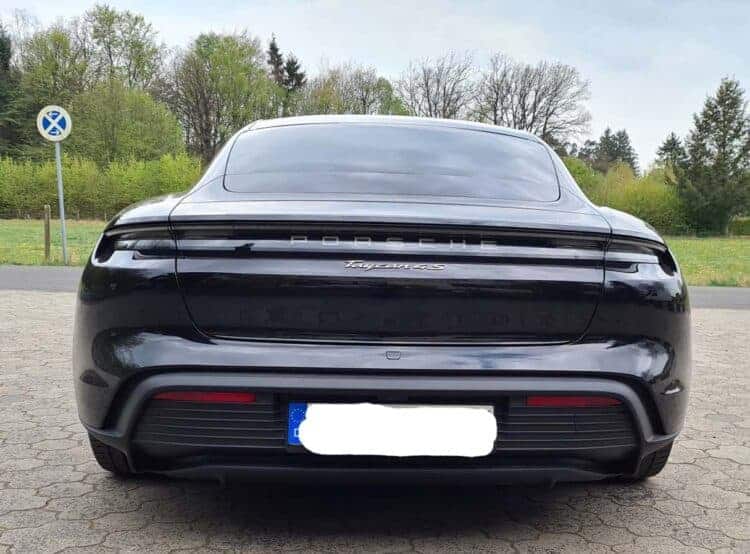 Rent a Porsche Taycan 4S in Frankfurt