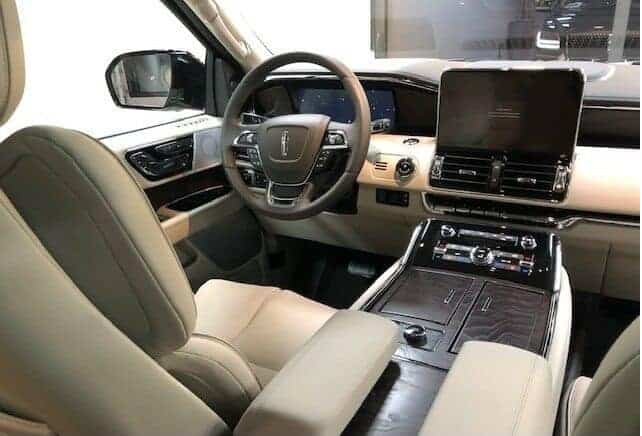 Rent a Lincoln Navigator in Frankfurt