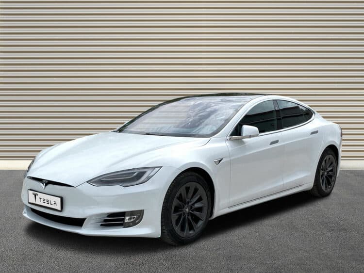 Rent a Tesla Model S Long Range in Sachsen