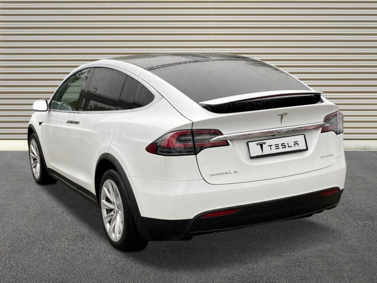 Rent a Tesla Model X in Sachsen