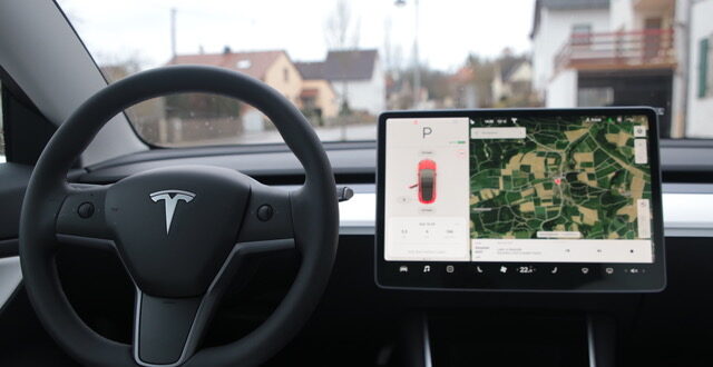Rent a Tesla Model 3 SR Plus in Augsburg