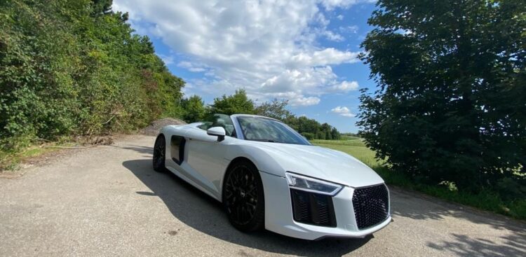 Rent an Audi R8 V10 Spyder in Dortmund