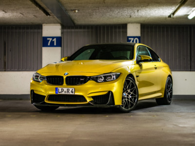 Rent a BMW M4 Competition in Bielefeld