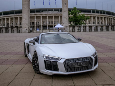 Rent an Audi R8 V10 Spyder in Berlin