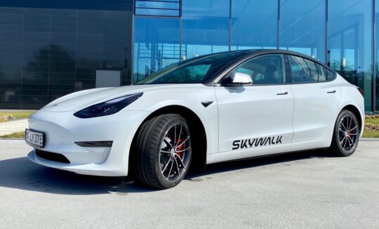 Rent a Tesla Model 3 Performance Plus in Frankfurt