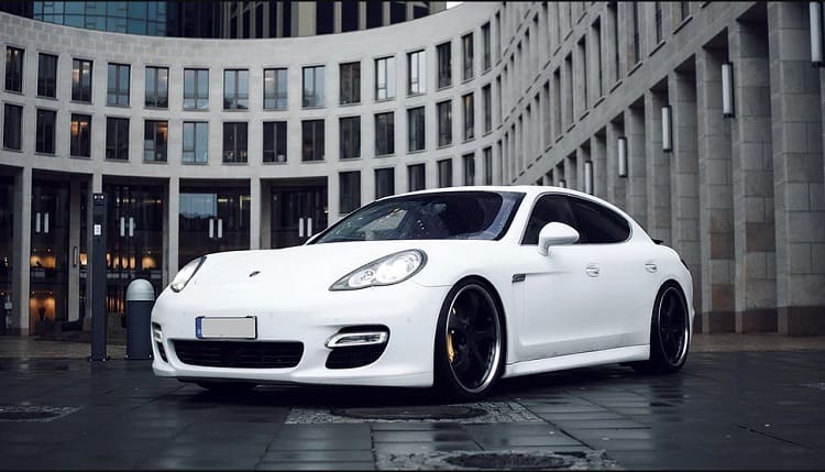 Rent a Porsche Panamera Turbo in Frankfurt