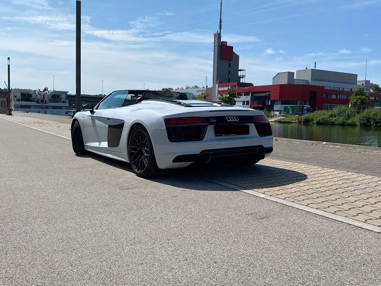 Rent an Audi R8 V10 Performance Spyder in Nuremberg