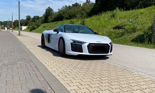 Rent an Audi R8 V10 Performance Spyder in Nuremberg