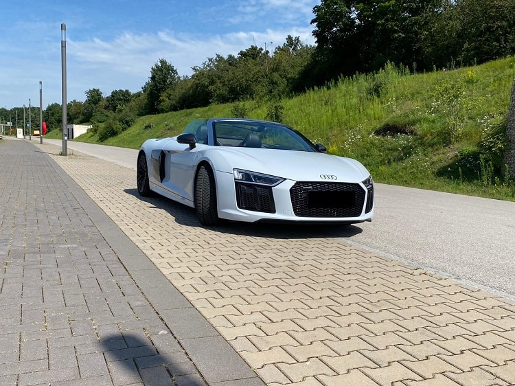 Rent an Audi R8 V10 Performance Spyder in Nuremberg