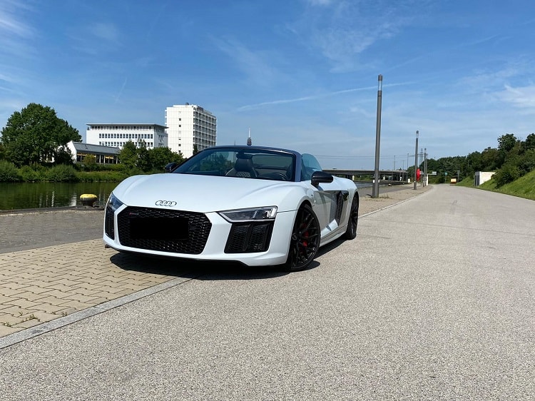 Rent an Audi R8 V10 Performance Spyder in Nuremberg