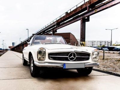 Rent a Mercedes 230 SL in Bremen