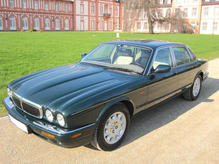 RENT A JAGUAR XJ8 OLDTIMER (1998) IN FRANKFURT