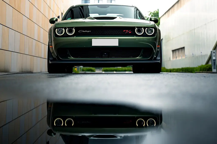 Front reflection DODGE CHALLENGER SHAKER in Frankfurt