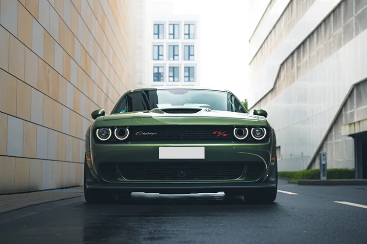 Front view DODGE CHALLENGER SHAKER in Frankfurt