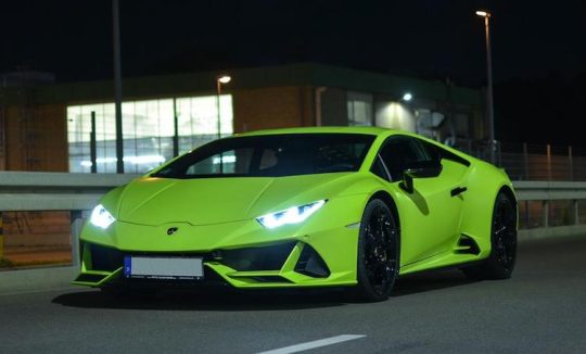 Rent a Lamborghini Huracan EVO in Düsseldorf
