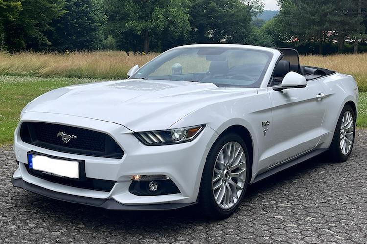 Rent a Ford Mustang GT Cabrio in Koblenz
