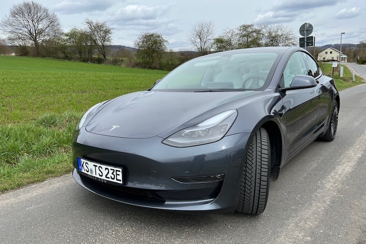 Rent a Tesla Model 3 in Kassel