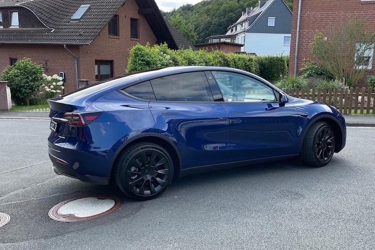 Rent a Tesla Model Y LR in Kassel