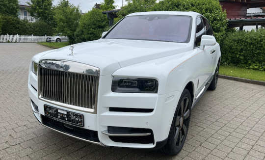 Rent a Rolls Royce Cullinan in Munich