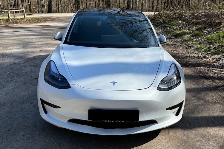 Rent a Tesla Model 3 in Frankfurt