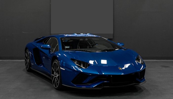 Rent a Lamborghini Aventador in Düsseldorf