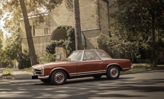 Rent a Mercedes 280 SL Pagode in Berlin