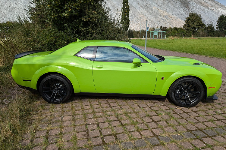 Side view Dodge Challenger R/T in Hannover