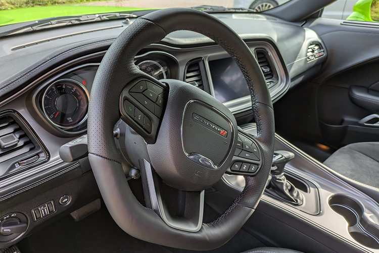 Steering wheel Dodge Challenger R/T in Hannover