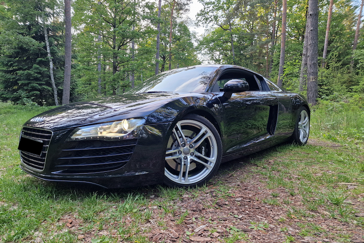 Rent an Audi R8 V8 in Düsseldorf