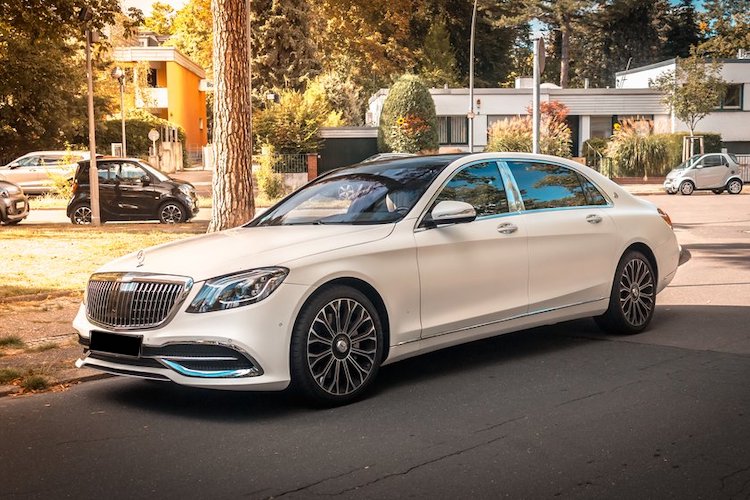 Rent a Mercedes Maybach S560 in Berlin