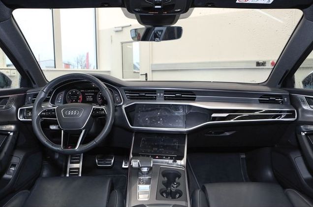 Interieur from Audi Q8 long-term rental
