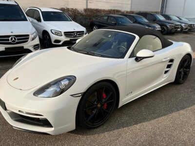 Rent a Porsche 718 GTS Spyder in Hannover