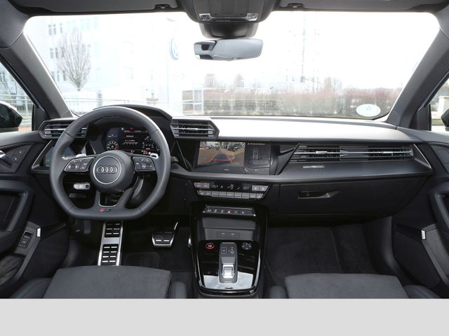 Interieur form Audi RS3 long-term rental
