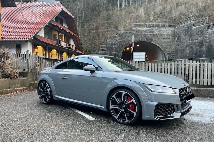 Rent an Audi TT RS in Düsseldorf