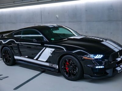 Frontview of Rent a Ford Mustang Shelby GT500 in Düsseldorf