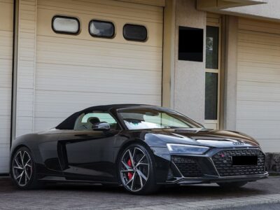 Rent an Audi R8 Performance Spyder in Stuttgart