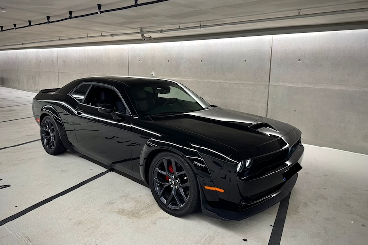 rent a Dodge Challenger in Düsseldorf