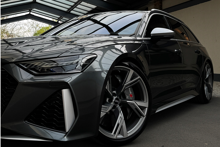 Side view Audi RS6