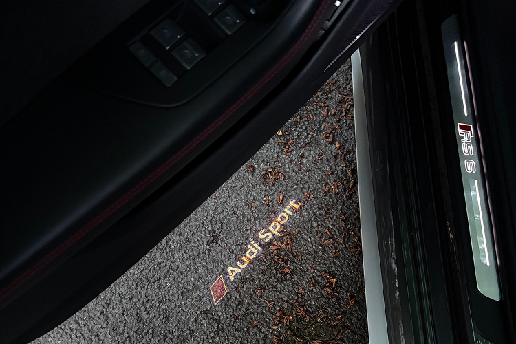 Light Audi RS6