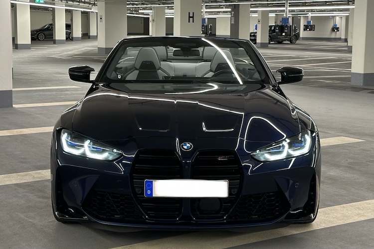 Front View of a a BMW M4 Competition Cabrio in Munich