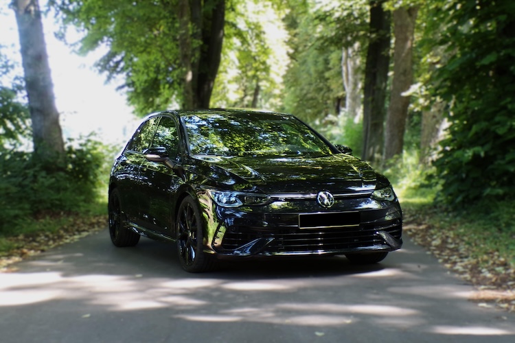 Front View of a VW Golf 8 R in Einbeck