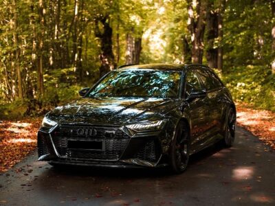 Front View of an Audi RS6 in Einbeck