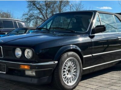 Front View of a BMW 320i Cabrio classic car rental in Munich