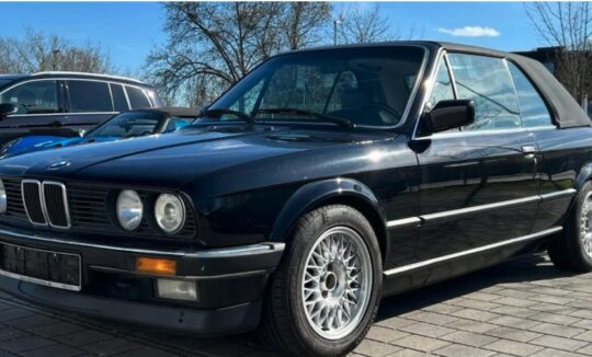 Front View of a BMW 320i Cabrio classic car rental in Munich