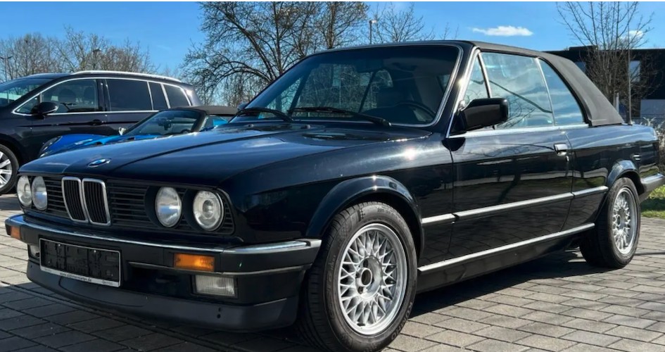 Front View of a BMW 320i Cabrio classic car rental in Munich