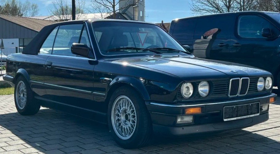 Front View of a BMW 320i Cabrio classic car rental in Munich